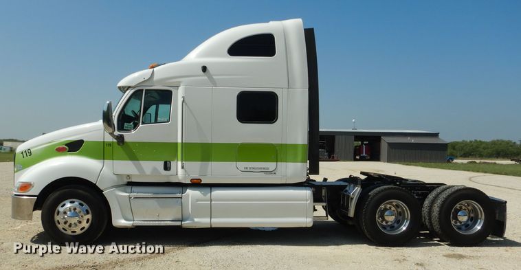 image for item HC9062 2009 Peterbilt 387  semi truck