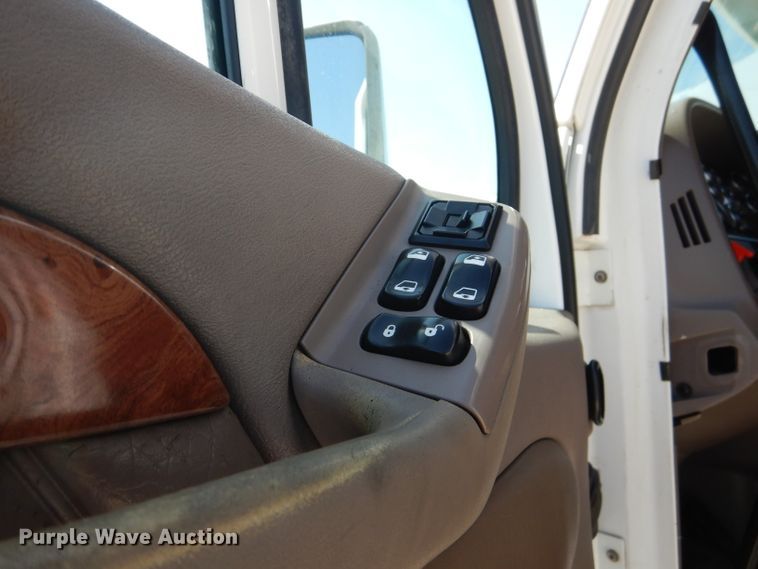 image for item HC9062 2009 Peterbilt 387  semi truck