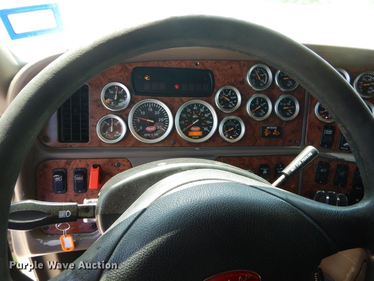 image for item HC9062 2009 Peterbilt 387  semi truck