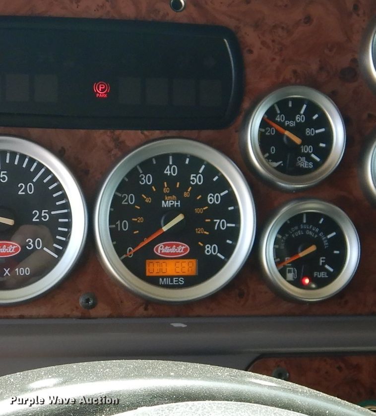 image for item HC9062 2009 Peterbilt 387  semi truck