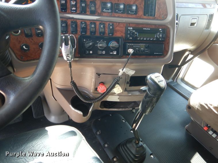 image for item HC9062 2009 Peterbilt 387  semi truck