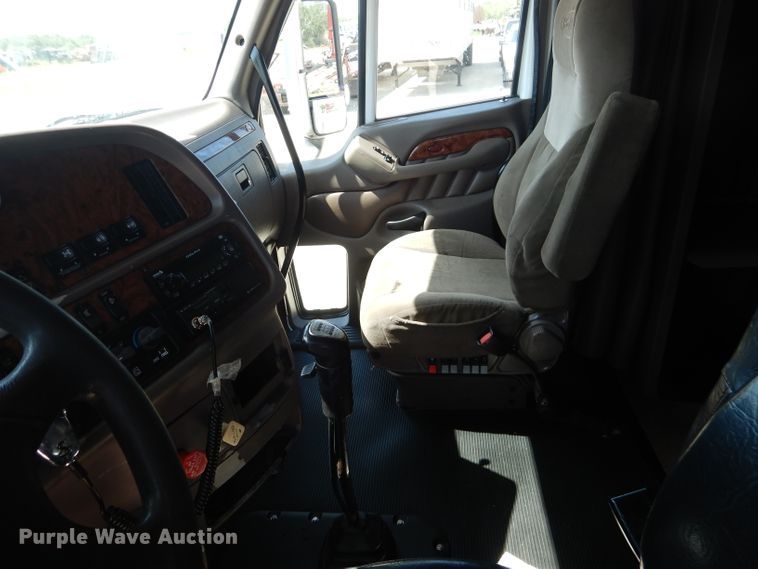 image for item HC9062 2009 Peterbilt 387  semi truck