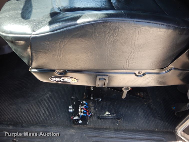 image for item HC9062 2009 Peterbilt 387  semi truck