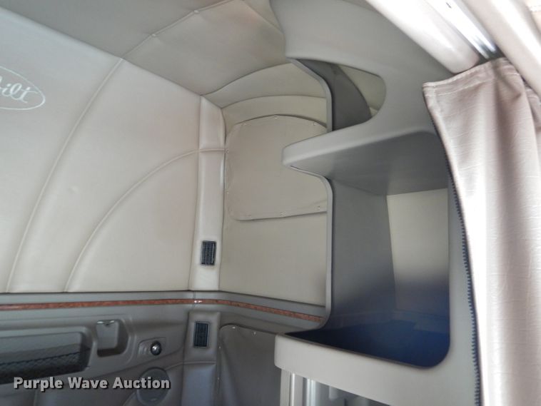 image for item HC9062 2009 Peterbilt 387  semi truck