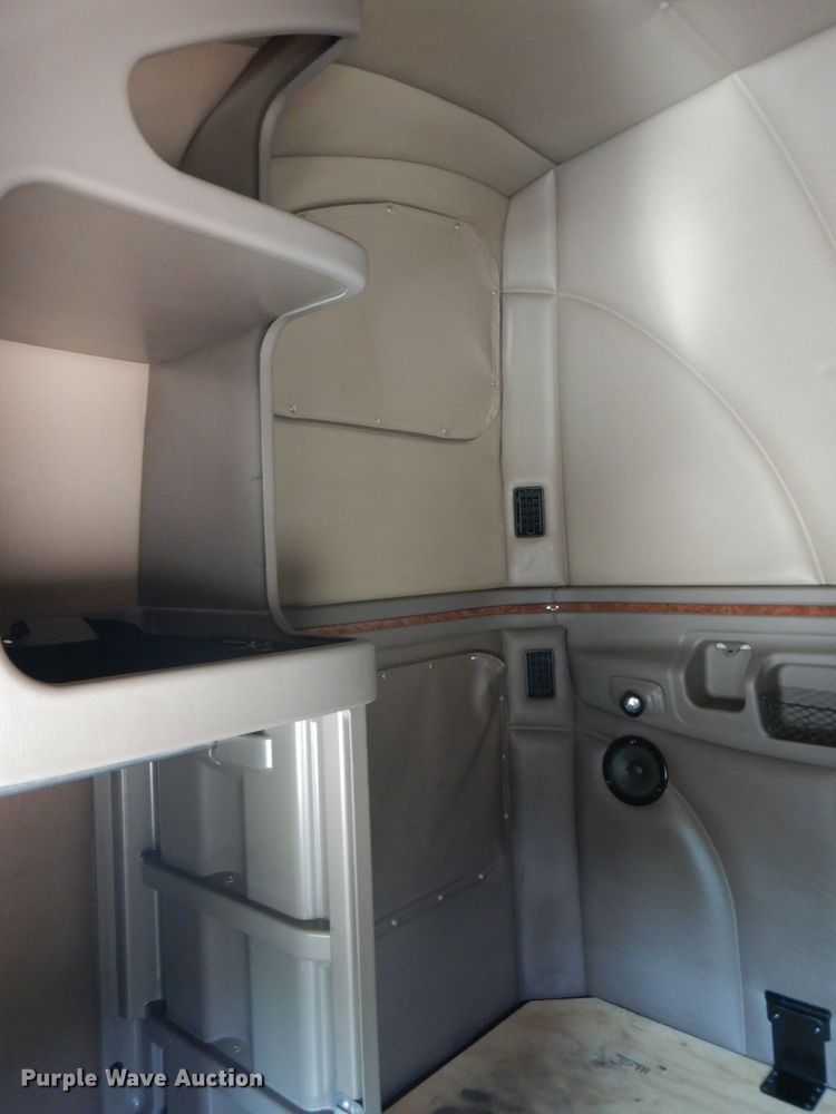 image for item HC9062 2009 Peterbilt 387  semi truck