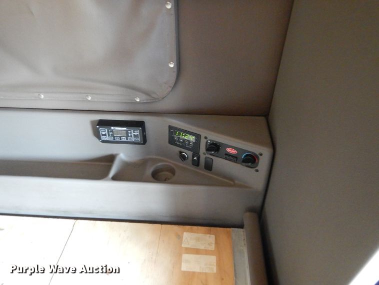 image for item HC9062 2009 Peterbilt 387  semi truck