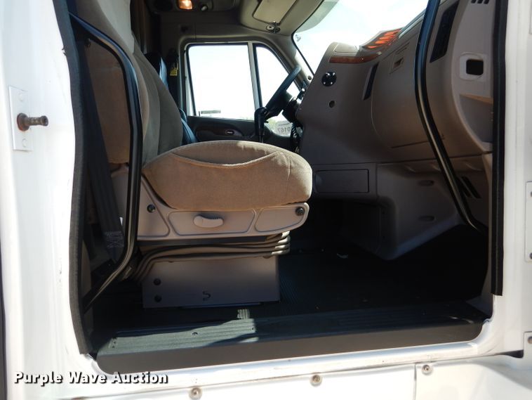 image for item HC9062 2009 Peterbilt 387  semi truck