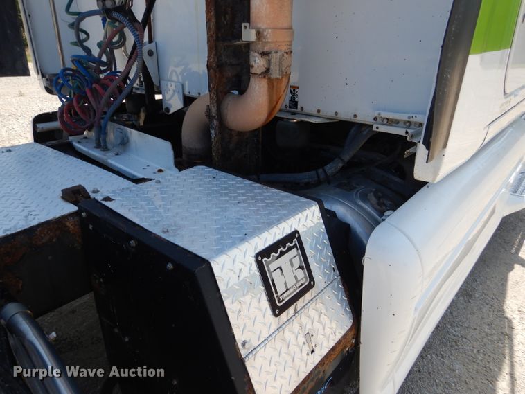 image for item HC9062 2009 Peterbilt 387  semi truck