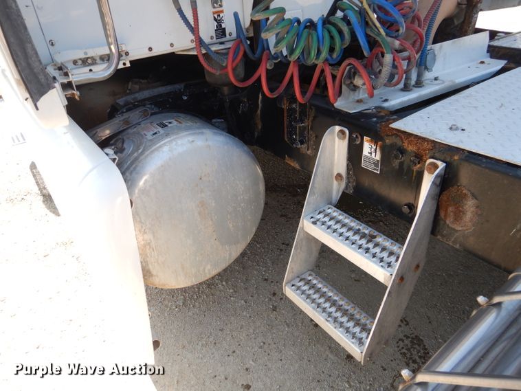 image for item HC9062 2009 Peterbilt 387  semi truck