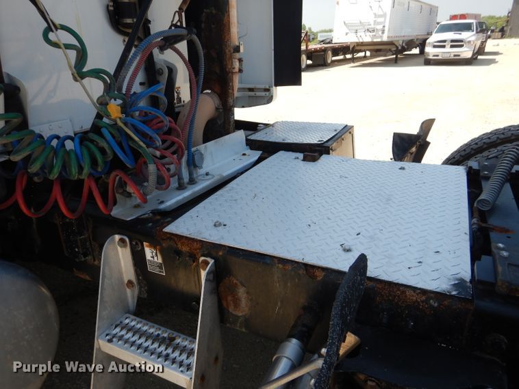 image for item HC9062 2009 Peterbilt 387  semi truck