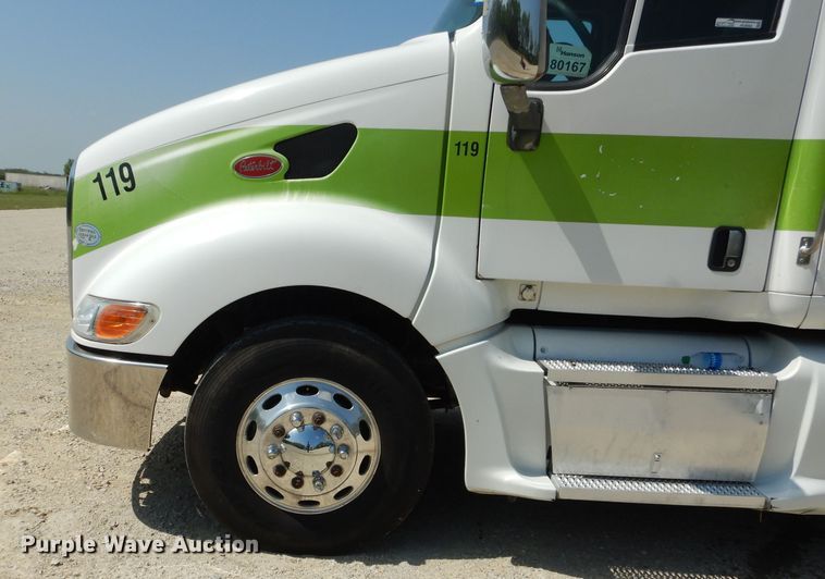 image for item HC9062 2009 Peterbilt 387  semi truck
