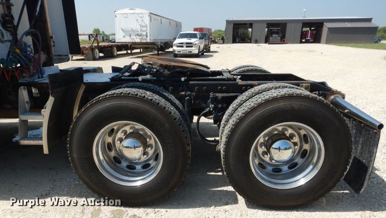 image for item HC9062 2009 Peterbilt 387  semi truck