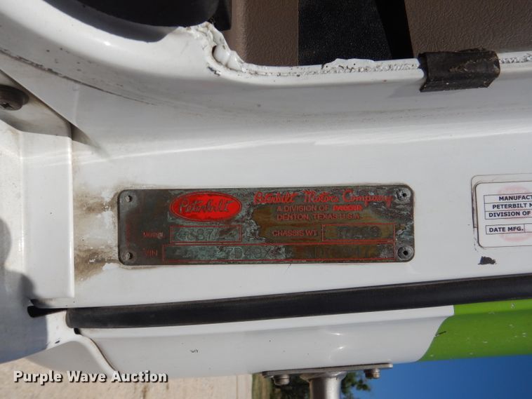 image for item HC9062 2009 Peterbilt 387  semi truck