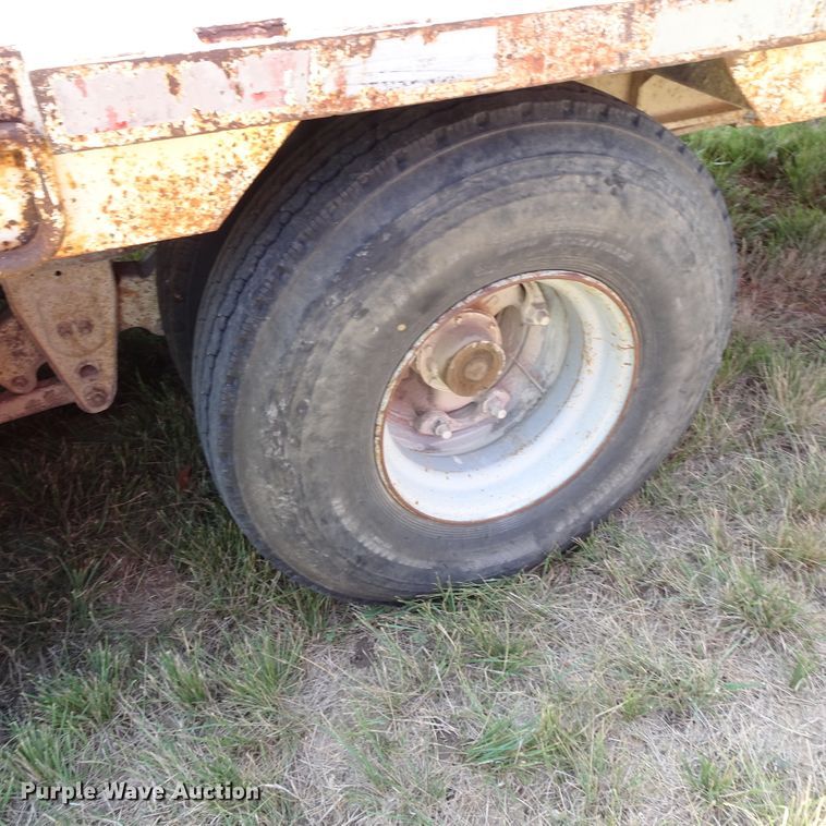 image for item HC9066 1977 Lufkin EXT-60 drop deck equipment trailer