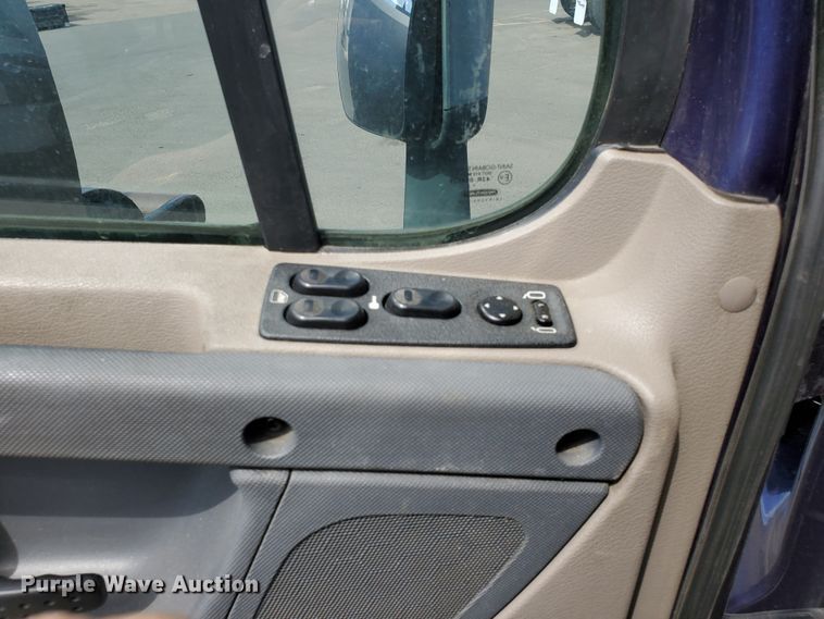 image for item HK9121 2013 Freightliner Cascadia  semi truck