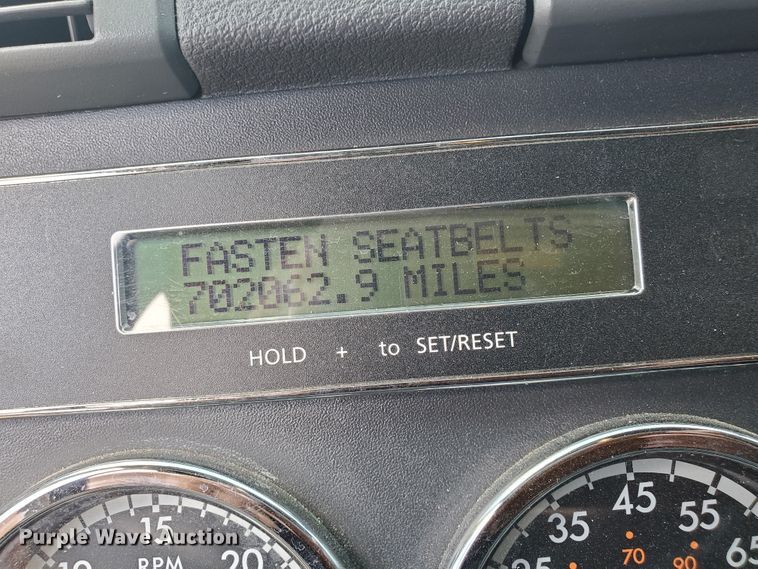 image for item HK9121 2013 Freightliner Cascadia  semi truck