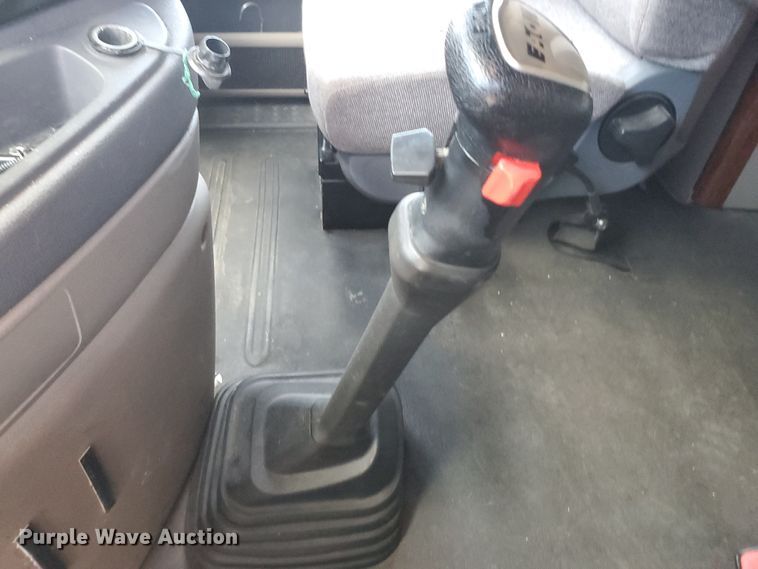 image for item HK9121 2013 Freightliner Cascadia  semi truck