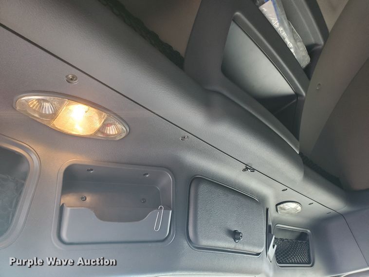 image for item HK9121 2013 Freightliner Cascadia  semi truck