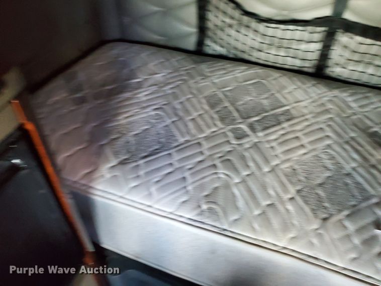 image for item HK9121 2013 Freightliner Cascadia  semi truck