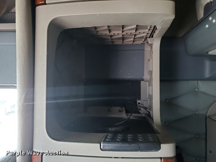 image for item HK9121 2013 Freightliner Cascadia  semi truck