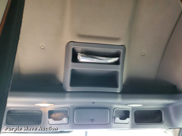 image for item HK9121 2013 Freightliner Cascadia  semi truck