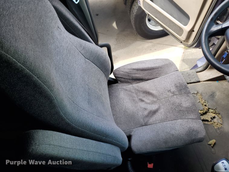 image for item HK9121 2013 Freightliner Cascadia  semi truck