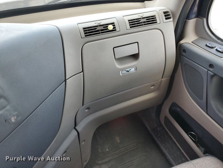 image for item HK9121 2013 Freightliner Cascadia  semi truck