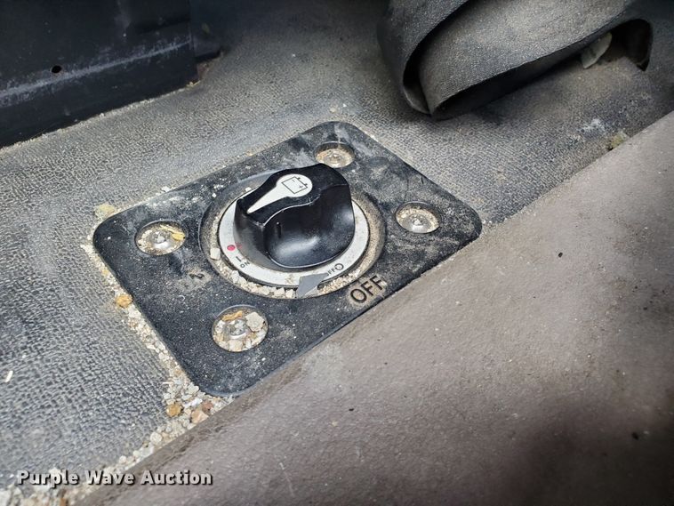 image for item HK9121 2013 Freightliner Cascadia  semi truck