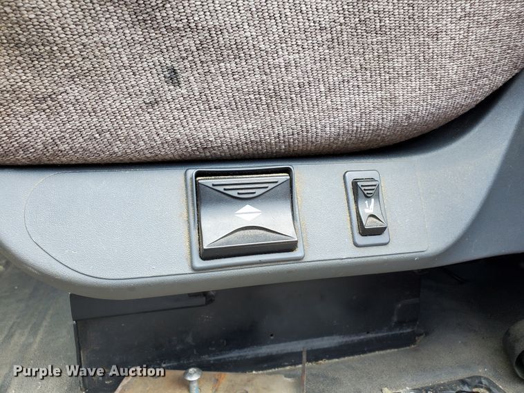 image for item HK9121 2013 Freightliner Cascadia  semi truck