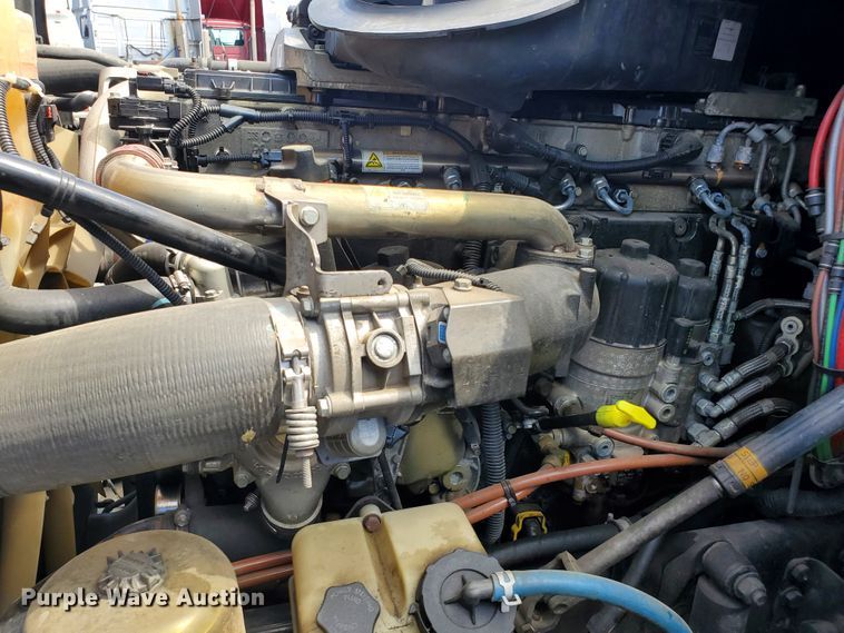 image for item HK9121 2013 Freightliner Cascadia  semi truck