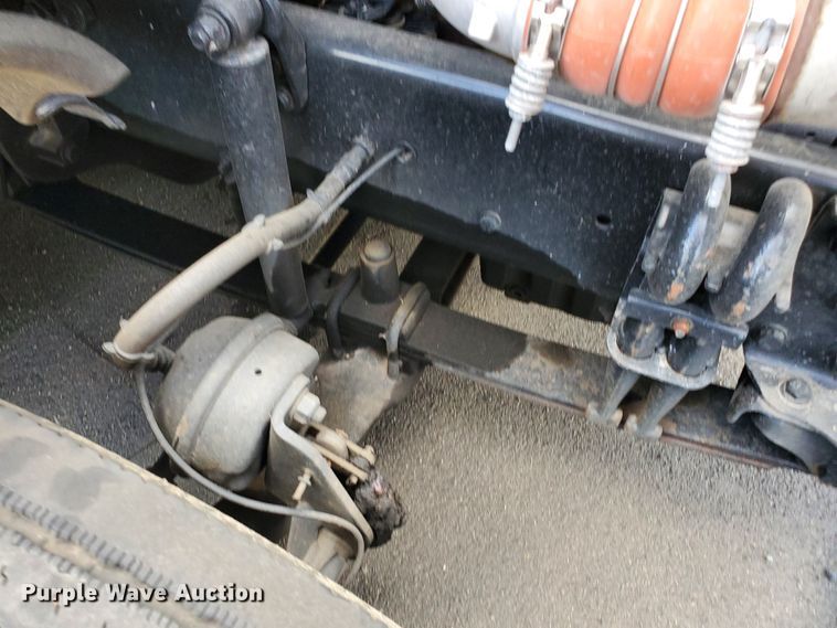 image for item HK9121 2013 Freightliner Cascadia  semi truck