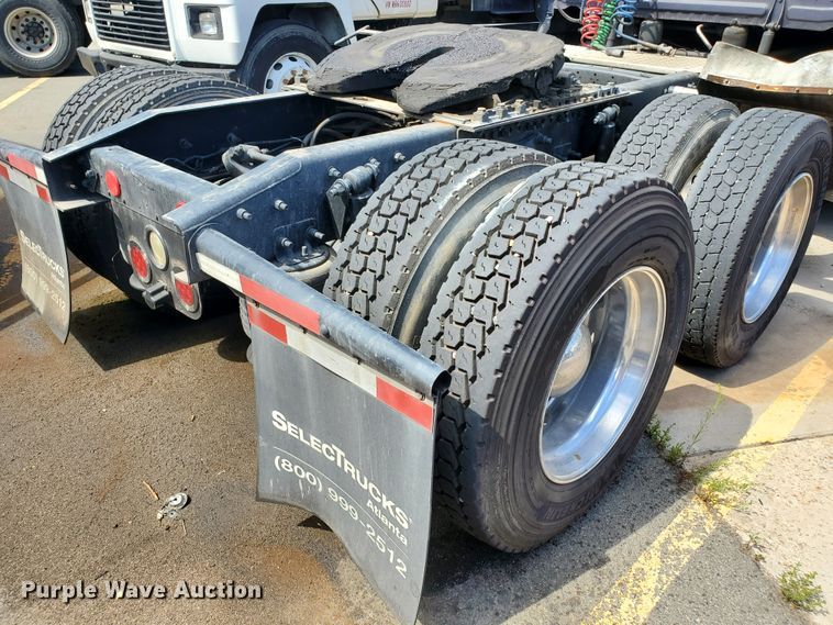 image for item HK9121 2013 Freightliner Cascadia  semi truck