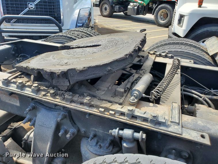 image for item HK9121 2013 Freightliner Cascadia  semi truck