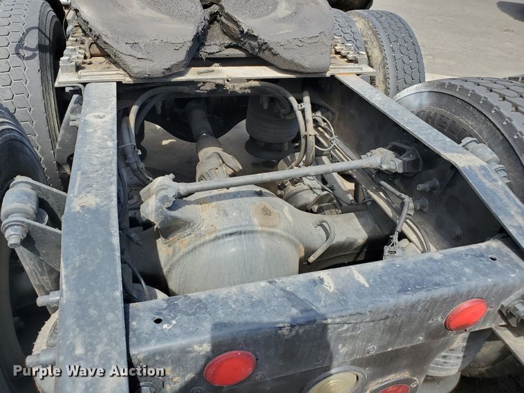 image for item HK9121 2013 Freightliner Cascadia  semi truck