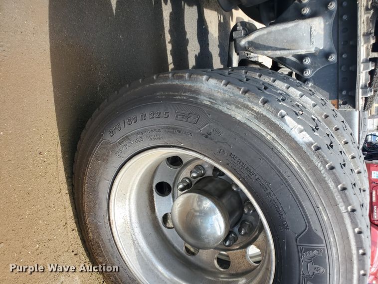 image for item HK9121 2013 Freightliner Cascadia  semi truck