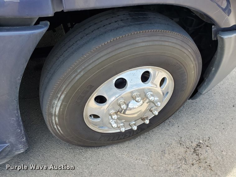 image for item HK9121 2013 Freightliner Cascadia  semi truck