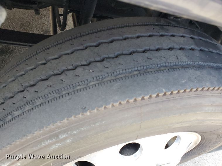 image for item HK9121 2013 Freightliner Cascadia  semi truck