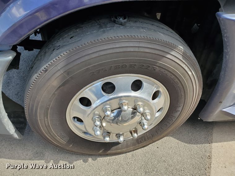 image for item HK9121 2013 Freightliner Cascadia  semi truck