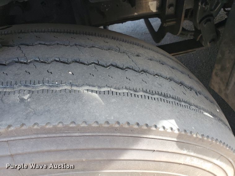 image for item HK9121 2013 Freightliner Cascadia  semi truck