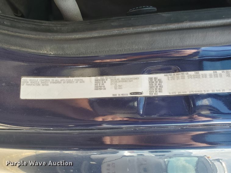 image for item HK9121 2013 Freightliner Cascadia  semi truck