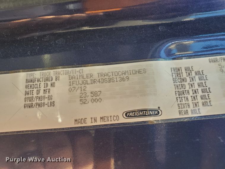 image for item HK9121 2013 Freightliner Cascadia  semi truck