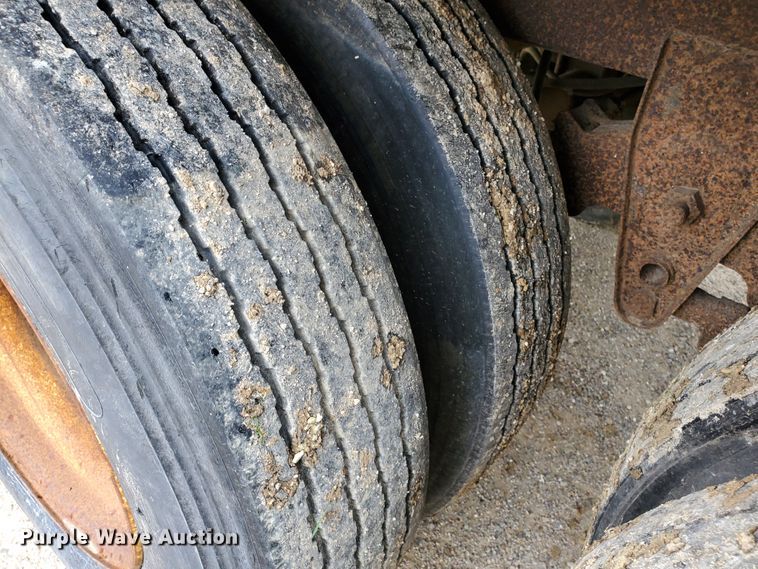 image for item HK9215 1997 Wilkens OK2LA22NCOYG walking floor trailer