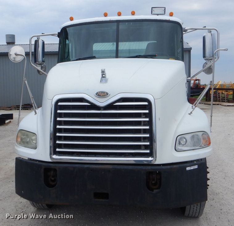 image for item HM9508 2007 Mack CXN612  semi truck