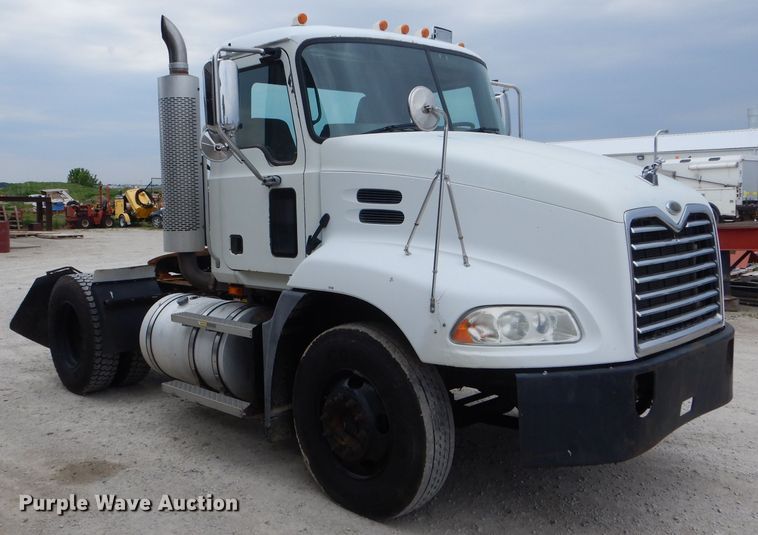 image for item HM9508 2007 Mack CXN612  semi truck