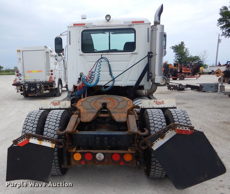 image for item HM9508 2007 Mack CXN612  semi truck