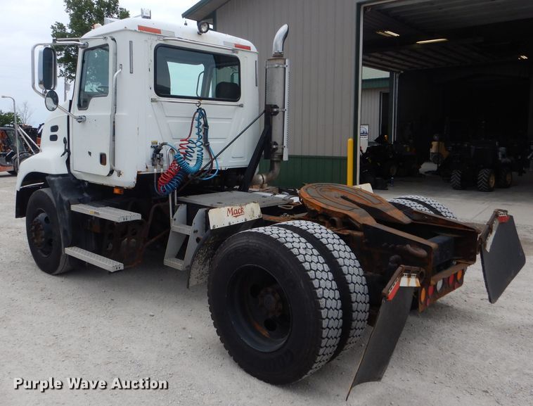 image for item HM9508 2007 Mack CXN612  semi truck