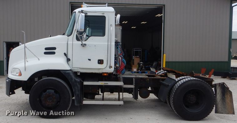 image for item HM9508 2007 Mack CXN612  semi truck