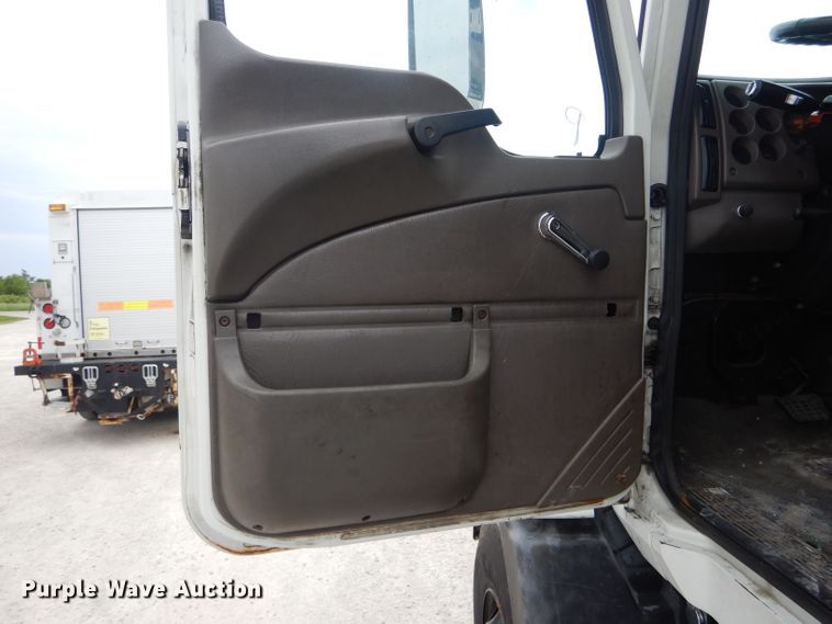 image for item HM9508 2007 Mack CXN612  semi truck