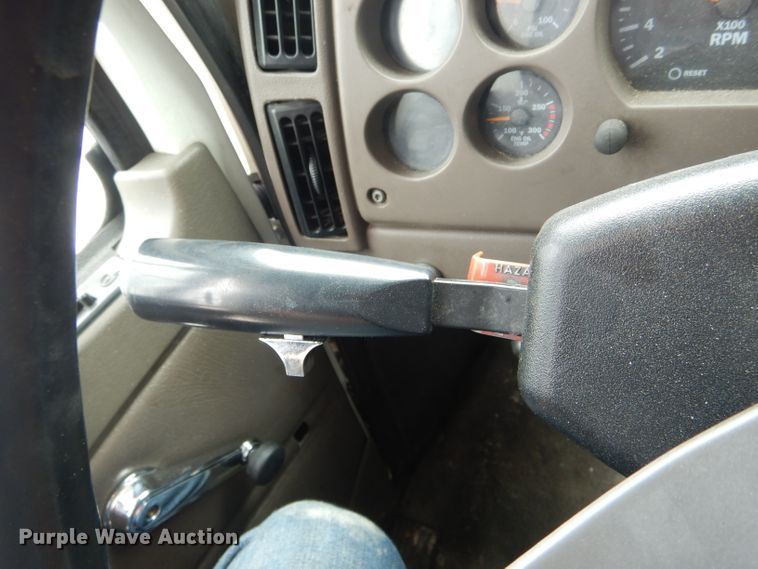 image for item HM9508 2007 Mack CXN612  semi truck