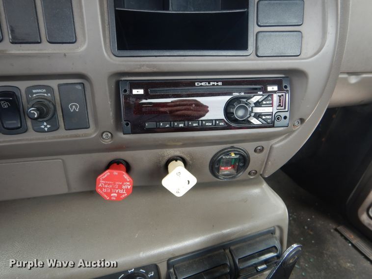 image for item HM9508 2007 Mack CXN612  semi truck